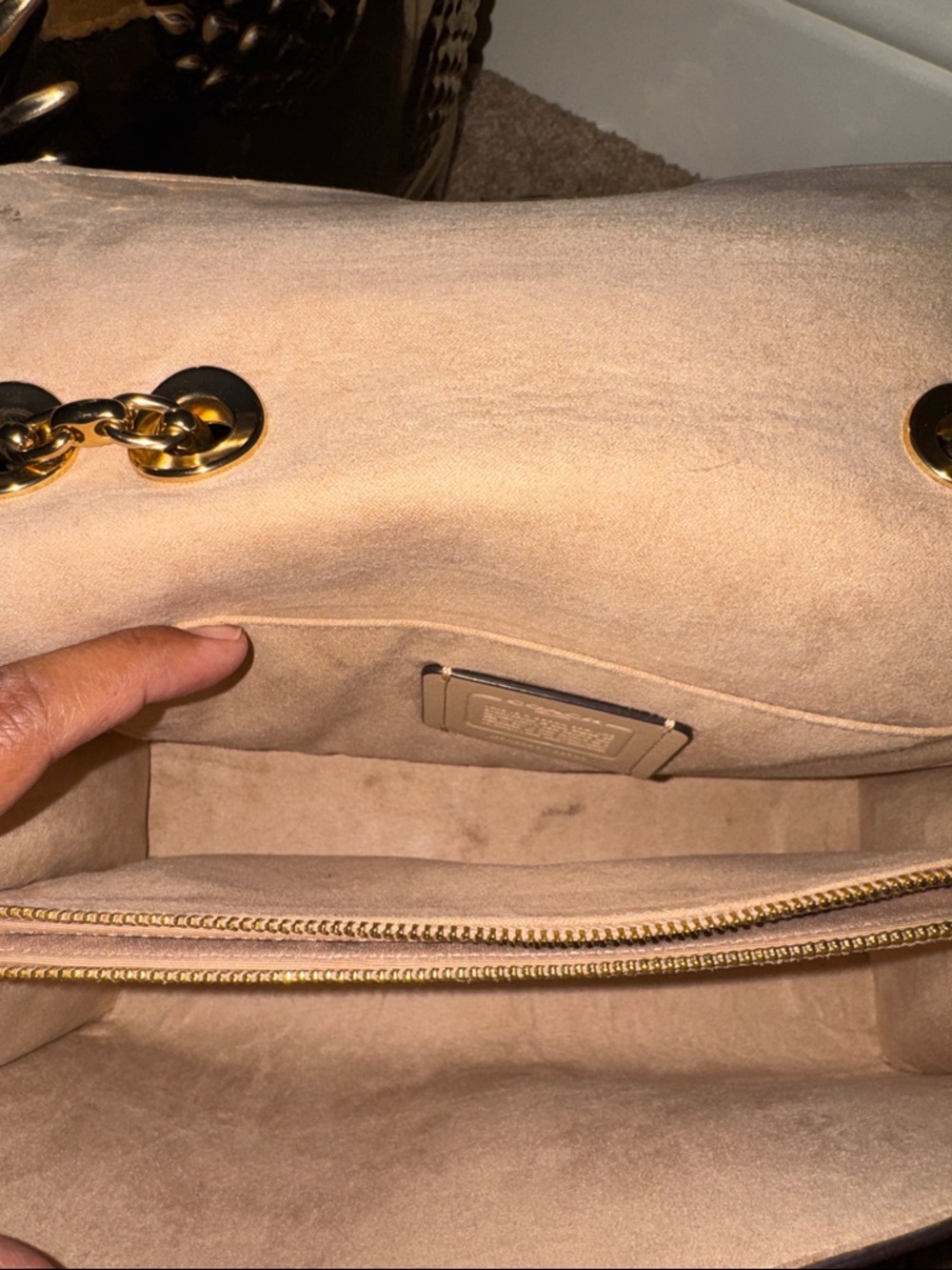 Coach Pebbled Leather Shoulder Bag in Ivory with Gold Hardware authentic - Picture 7 of 9